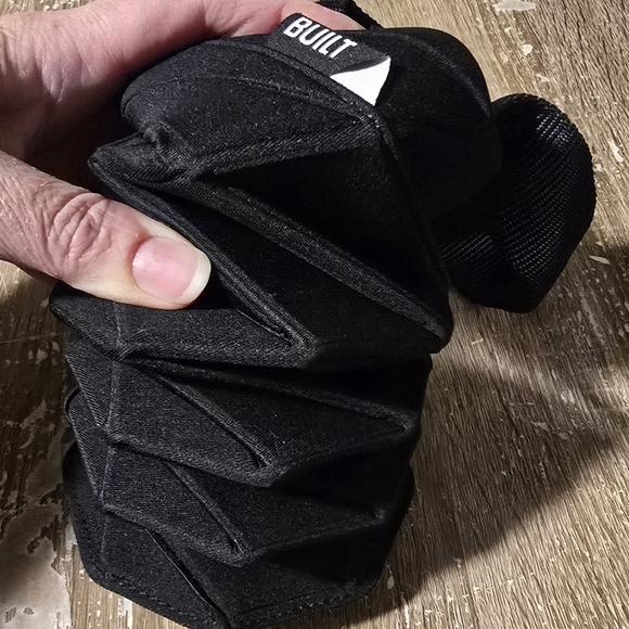 LOT of BUILT Oragami Collapsable Wine Tote +2 Hand Pinted Cheetah Wine Glasses - Picture 3 of 7